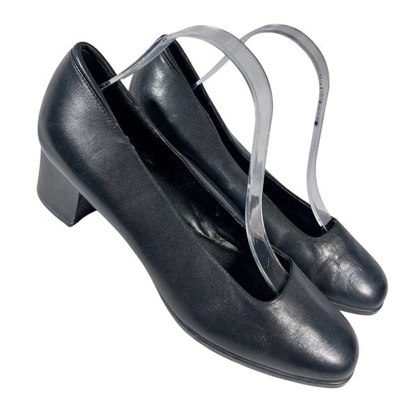 ROCKPORT! BLACK GENUINE LEATHER DIMPLY ELEGANT LOW HEEL PUMPS, HEELS! SZ 9.5M - Picture 1 of 10
